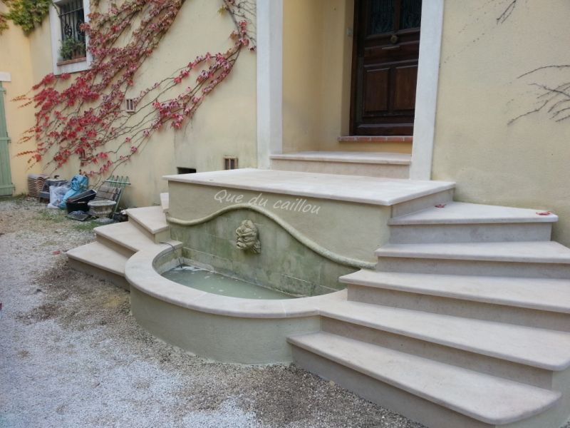 Restauration d'un escalier avec fontaine en pierre à Auriol